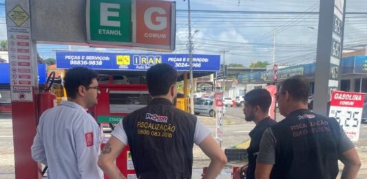 Fiscalização do Procon-JP autua posto de combustível e interdita bombas de gasolina no bairro da Torre