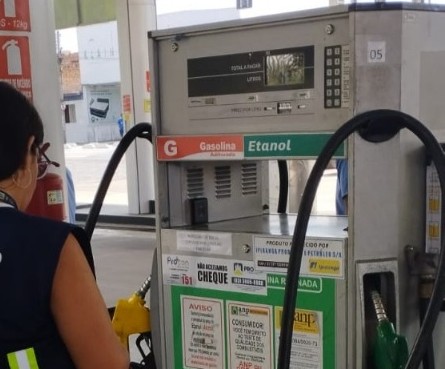 Menor preço do litro da gasolina se mantém em R$ 5,75 em João Pessoa