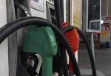 Preço da gasolina oscila entre R$ 5,75 e R$ 6,09 e 95 postos mantêm valor da pesquisa anterior