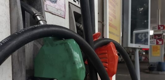 Preço da gasolina oscila entre R$ 5,75 e R$ 6,09 e 95 postos mantêm valor da pesquisa anterior