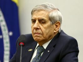 Moraes concede prisão domiciliar humanitária a Augusto Heleno