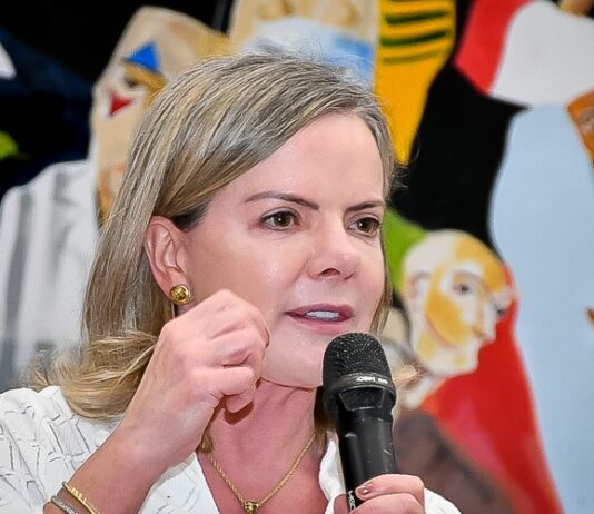 Lula nomeia Gleise Hoffmann para comandar articulação política
