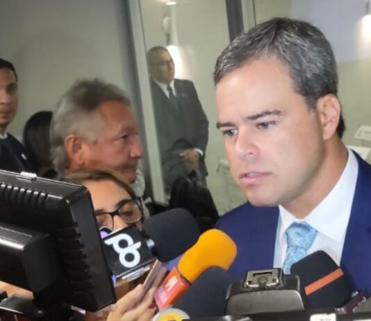 George critica aumento do ICMS para combustíveis na Paraíba e diz que votará contra proposta do Governo do Estado