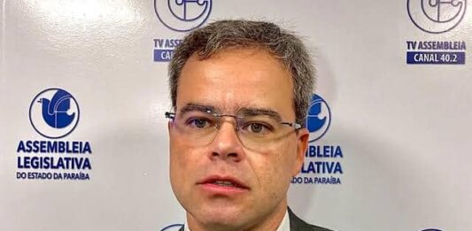 George Morais retorna à Assembleia Legislativa e reassume liderança da oposição