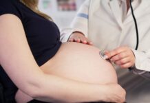 Brasileiras estão tendo menos filhos e adiam maternidade, diz Censo