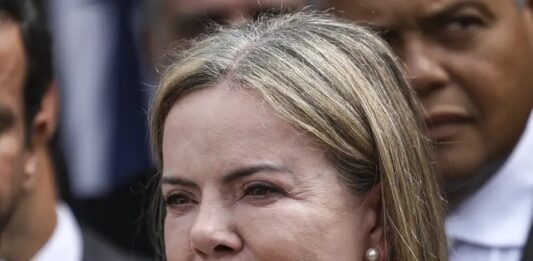 Gleisi confirma que deixa Secretaria de Relações Institucionais dia 31