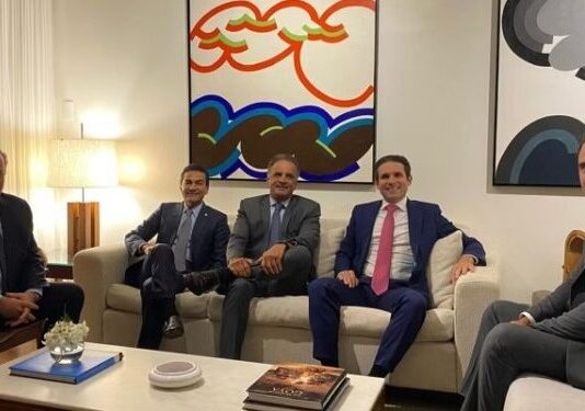 Hugo Motta lidera reunião estratégica para possível aliança entre Republicanos e PSDB
