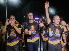 Ao lado de Nabor Wanderley e Hugo Motta, Lucas Ribeiro participa da abertura do carnaval de Patos