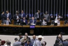 PEC da blindagem é aprovada em 2º turno por deputados e vai ao Senado