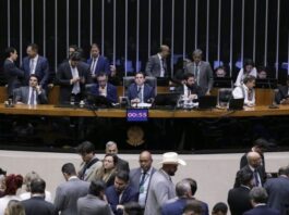 PEC da blindagem é aprovada em 2º turno por deputados e vai ao Senado