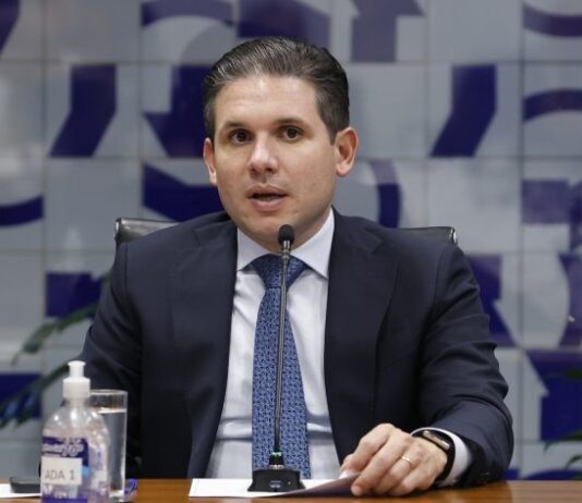 PF revela 100 telefonemas e 19 encontros entre Hugo Motta e Vorcaro