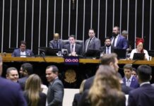 Câmara aprova PEC que regulamenta aposentadoria dos agentes de saúde e de combate a endemias