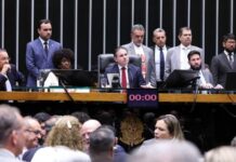 Câmara aprova em dois turnos fim da escala 6×1 com jornada máxima de 40 horas semanais