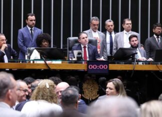 Câmara aprova em dois turnos fim da escala 6×1 com jornada máxima de 40 horas semanais