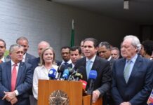 Ministros entregam a Hugo Motta o texto da PEC da Segurança Pública