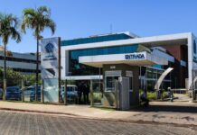 Lula permanece estável após cirurgia no quadril e já fez caminhada