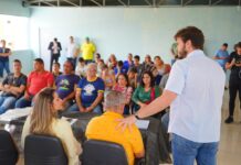 Bruno entrega plano de governo em formato de braille