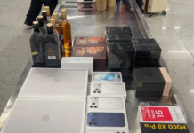 PF apreende produtos sem notas fiscais vindos do Paraguai, no Aeroporto Castro Pinto