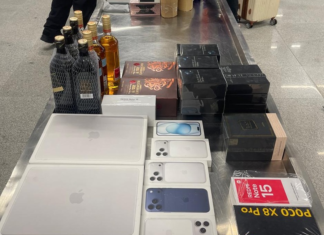 PF apreende produtos sem notas fiscais vindos do Paraguai, no Aeroporto Castro Pinto