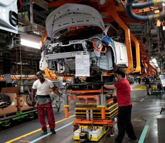 Venda de veículos cresce 12% em 2023, diz balanço da Fenabrave