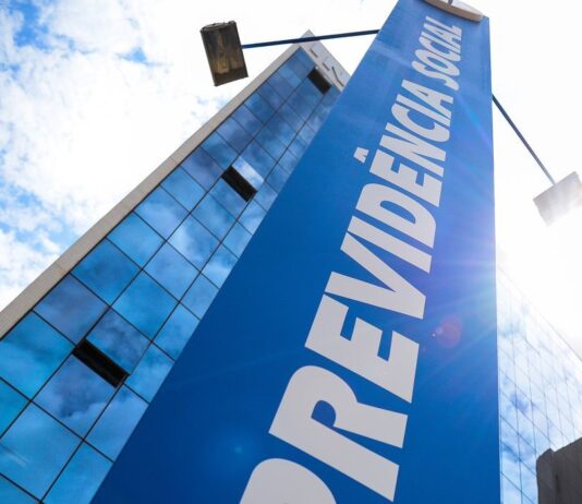 Polícia Federal busca líder foragido em operação que investiga roubo milionário do INSS