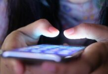 Comissão aprova projeto que criminaliza uso de IA para produzir pornografia infantojuvenil