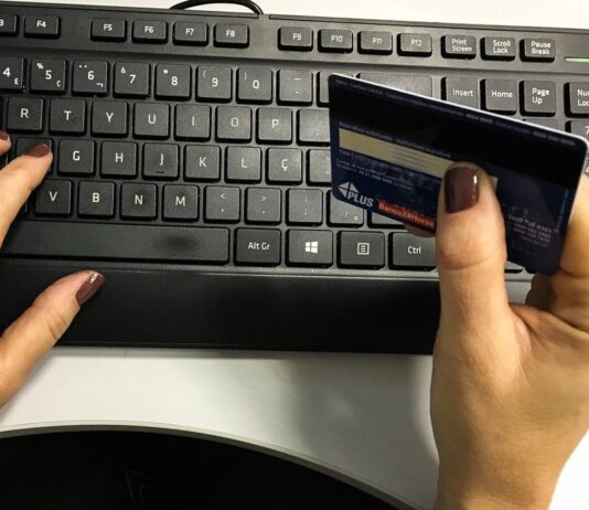 Brasil registra 1,5 milhão de tentativas de golpes virtuais por dia em 2025