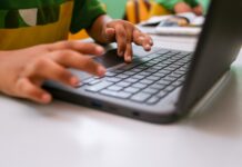Apenas 11% das escolas têm internet na velocidade certa, diz pesquisa