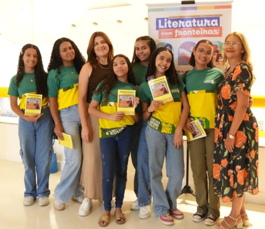 Livro escrito por estudantes da rede municipal de Campina Grande é lançado na FLIC 2025