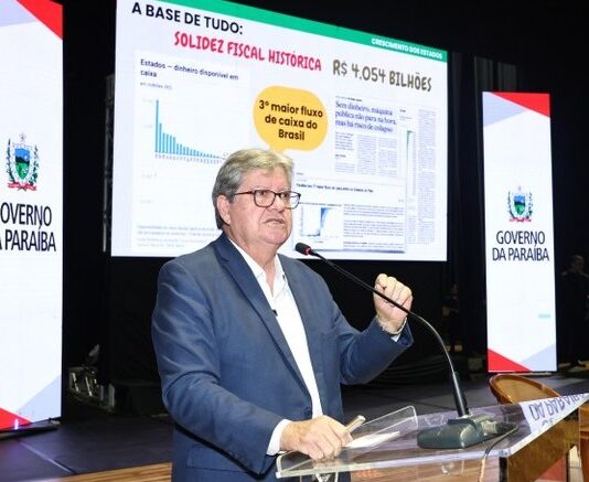 João Azevêdo presta contas à população da Paraíba e destaca legados em áreas como Saúde e Educação