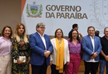 João Azevêdo e ministra Cida Gonçalves assinam acordo de cooperação técnica