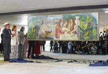 Cerimônia em memória ao 8 de janeiro é marcada por entrega das obras de arte restauradas