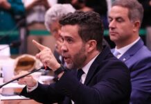Deputado André Janones está suspenso do mandato por três meses por ofender colega no Plenário