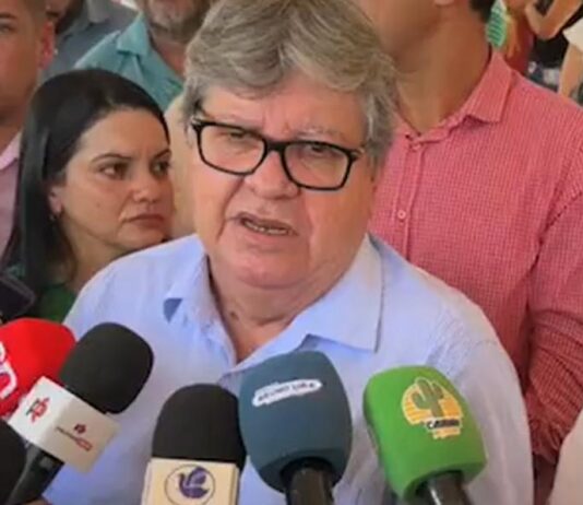 João Azevêdo dá a senha sobre Romero: ‘Não estamos esperando por ele, o PSB tem candidato’