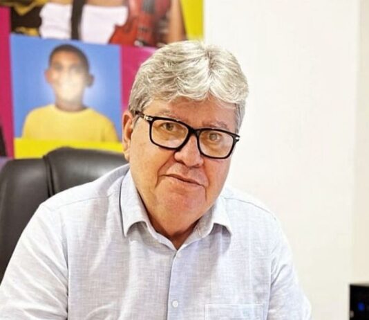 Governador João Azevêdo passa bem após cirurgia de vesícula em João Pessoa