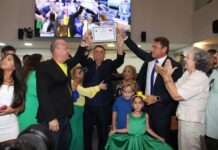 ALPB entrega título de cidadão paraibano ao ex-presidente Jair Bolsonaro