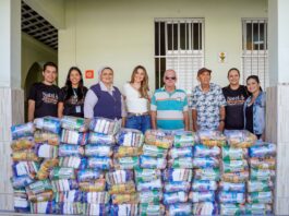 Natal Iluminado: PMCG distribui cestas básicas custeadas com parte do valor arrecado em estacionamento do evento