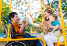 Prefeitura promove a entrega de brinquedos inclusivos em parques de Campina Grande