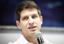 PSB oficializa João Campos no comando do partido em evento com Lula