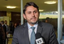 Juscelino Filho oficializa demissão do Ministério das Comunicações após denúncia da PGR