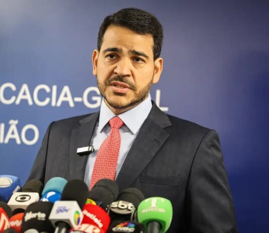 Lula indica Jorge Messias para vaga de ministro no STF