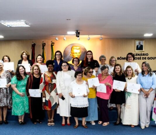 Câmara realiza Sessão Especial alusiva ao Livro: “Campina, Grande por elas”