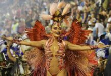 Juliana Paes retorna ao posto de rainha de bateria da Unidos da Viradouro