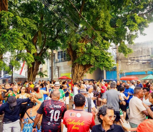 Forró Caçuá leva ritmo junino para o Sabadinho Bom, na Praça Rio Branco em João Pessoa