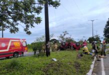 Carro capota e deixa cinco pessoas feridas na PB-008 em João Pessoa