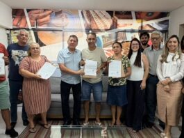 Comerciantes vítimas de incêndio no CCP assinam contratos do programa ‘Eu Posso’