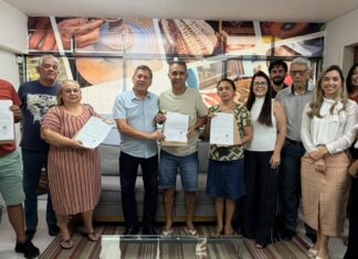 Comerciantes vítimas de incêndio no CCP assinam contratos do programa ‘Eu Posso’
