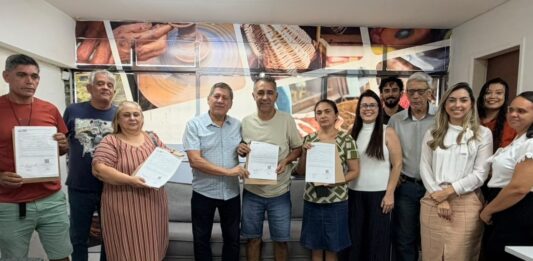 Comerciantes vítimas de incêndio no CCP assinam contratos do programa ‘Eu Posso’