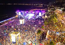 Milhares de pessoas lotam praia do Cabo Branco para ver Kelly Silva, Nando Cordel, Walkyria Santos e Cavaleiros do Forró
