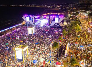 Milhares de pessoas lotam praia do Cabo Branco para ver Kelly Silva, Nando Cordel, Walkyria Santos e Cavaleiros do Forró